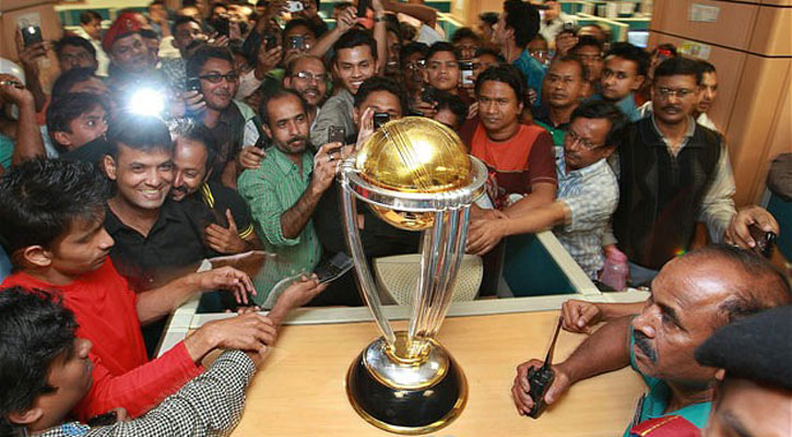 বিশ্ব ভ্রমণে বিশ্বকাপ ট্রফি, বাংলাদেশে আসবে ১৭ অক্টোবর