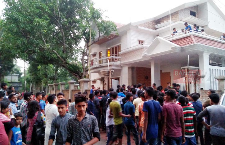 শুধু মাশরাফিকে এক নজর দেখবো! 