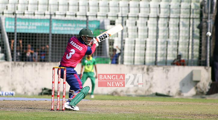ফরহাদ রেজার রেকর্ডের দিনে দোলেশ্বরের রোমাঞ্চকর জয় 