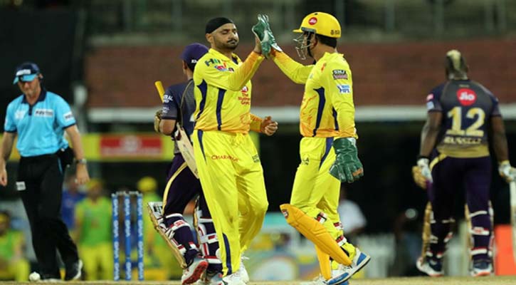 বোলারদের দাপটে কলকাতাকে হারিয়ে শীর্ষে চেন্নাই