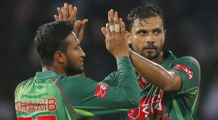 মাশরাফির জোড়া আঘাতের পর উইকেট পেলেন সাকিব