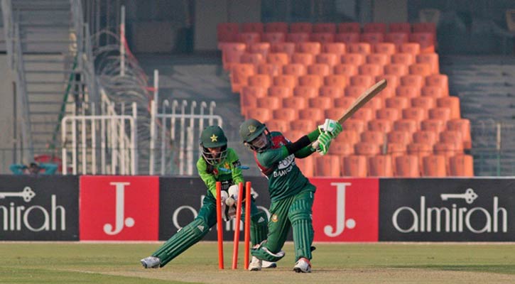 রুমানার ফিফটিতেও পাকিস্তানের কাছে নারীদের হার