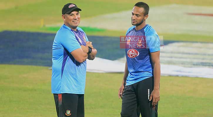 সাকিবকে মিস করবেন, কোহলি না থাকায় খুশি ডমিঙ্গো