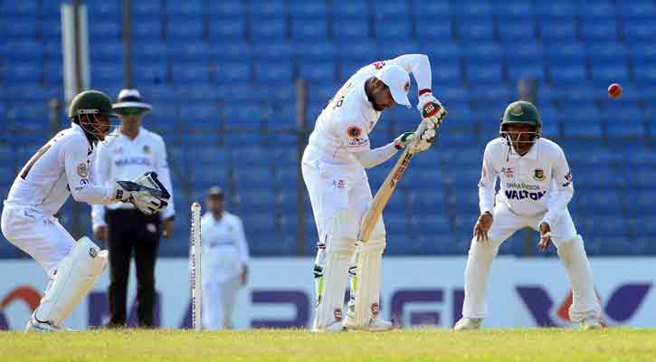 ঢাকার বিপক্ষে ইনিংস পরাজয়ের শঙ্কায় রাজশাহী