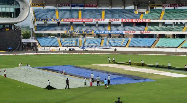 রাজকোটের আকাশে ঝলমলে রোদ