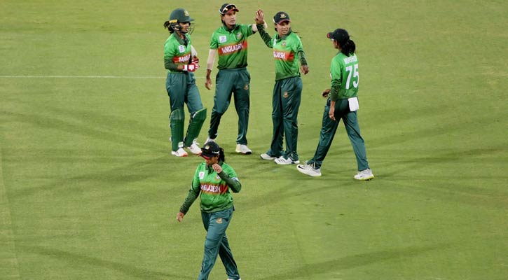 বিশ্বকাপ থেকে খালি হাতেই ফিরছে বাংলাদেশ নারী দল