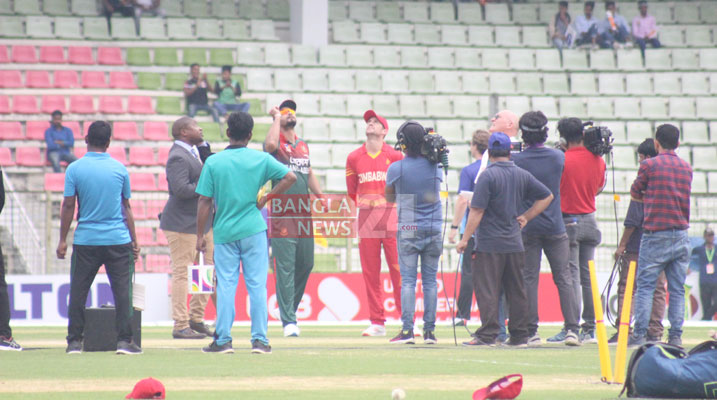 শেষবারের মতো টস করে হারলেন মাশরাফি, ব্যাটিংয়ে বাংলাদেশ