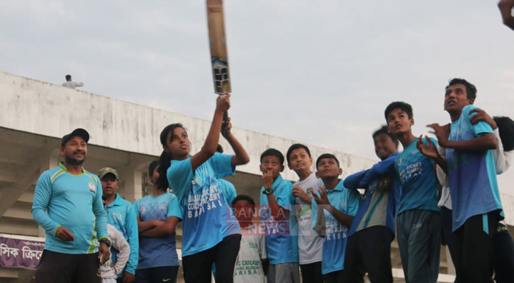 প্রতিকূল মফস্বলেও বাড়ছে নারী ক্রিকেটারের সংখ্যা