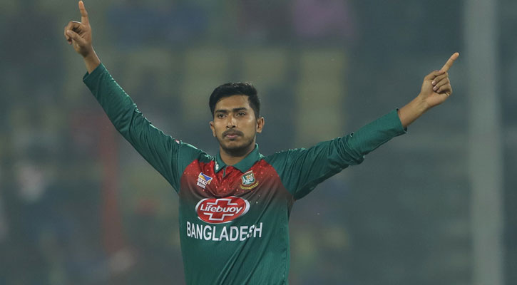 কেন্দ্রীয় চুক্তি থেকে ভুল করে বাদ পড়েছেন সৌম্য!