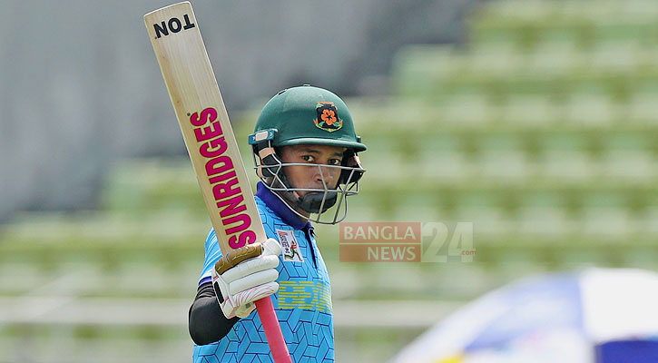 ডিপিএল: প্রথম ম্যাচেই মুশফিকের সেঞ্চুরি