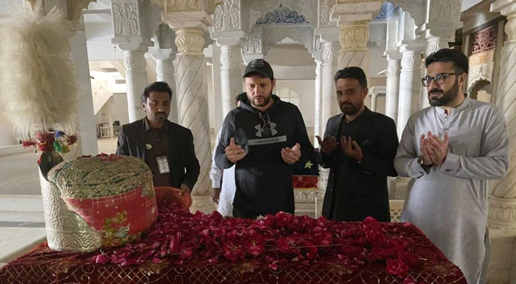 আপনি সুস্থ থাকলে দেশও সুস্থ থাকবে: আফ্রিদি