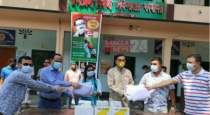 সাবেক ক্রিকেটার দুর্জয়ের পিপিই-মাস্ক-হ্যান্ডগ্লাভস বিতরণ
