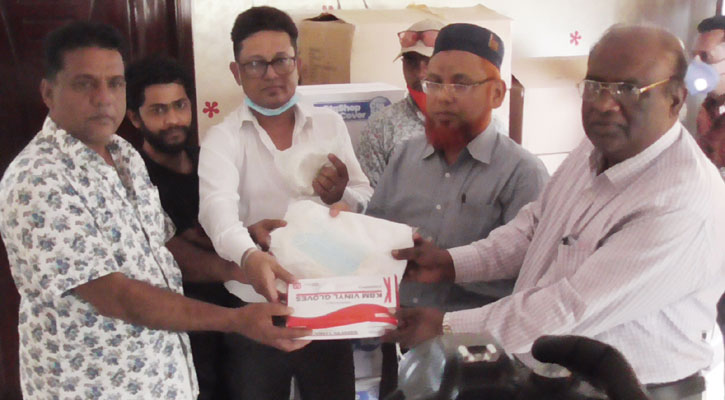 করোনা: চিকিৎসক ও নার্সদের পিপিই দিলেন মাশরাফি