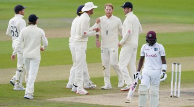 ক্যারিবীয়দের হারিয়ে সিরিজে সমতায় ফিরল ইংল্যান্ড