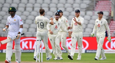 দ্বিতীয় ইনিংসে পাকিস্তানের ব্যাটিং ধস, ঘুরে দাঁড়াল ইংল্যান্ড