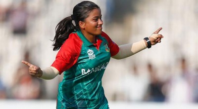 মুশফিকদের সঙ্গে তাল মিলিয়ে অনুশীলন করছেন নাহিদা-লতা