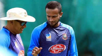 সাকিবকে নিয়ে নেতিবাচক নিউজ না করার অনুরোধ আকরামের