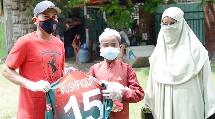 ক্রিকেট খেলে ভাইরাল হওয়া মা-ছেলের সঙ্গে দেখা করলেন মুশফিক