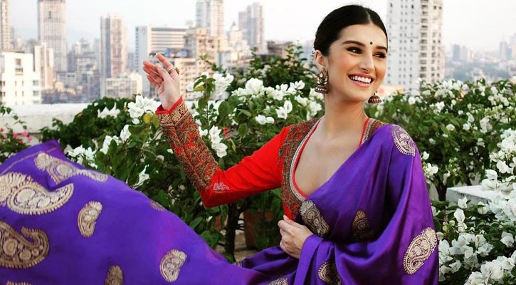 করোনা পজিটিভ তারা সুতরিয়া