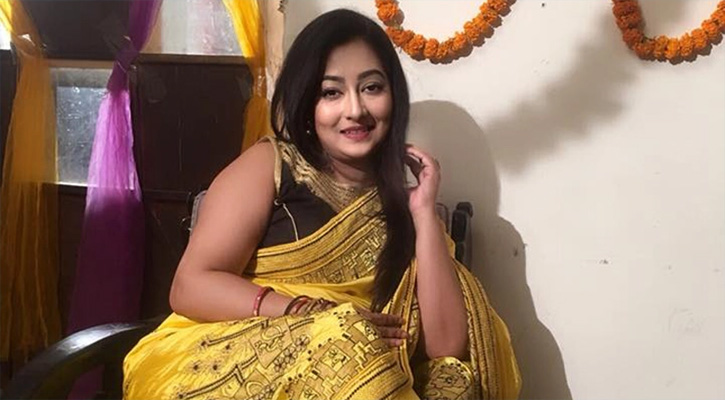 নানান কৌশলে টাকা হাতিয়ে সৌদি প্রবাসীকে তালাক দেন রোমানা