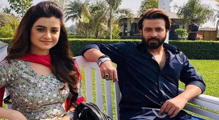 নাচের ভিডিওতে অশালীন মন্তব্যের শিকার দর্শনা বণিক