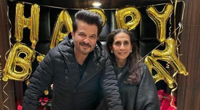 জন্মদিনে স্ত্রীকে মার্সিডিজ বেঞ্জ উপহার দিলেন অনিল কাপুর