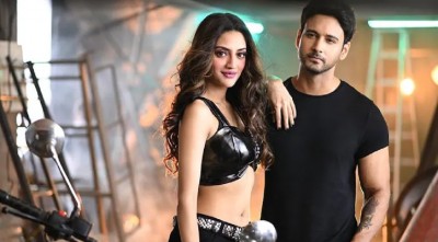 ডিনার ডেটে ‘তৃণমূল’ আর ‘পদ্মফুল’ তারকা