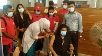 টিকার দ্বিতীয় ডোজ নিলেন জেমস