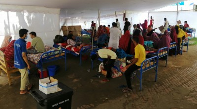 হাসপাতালে জায়গা না হওয়ায় ডায়রিয়া রোগী প্যান্ডেলে