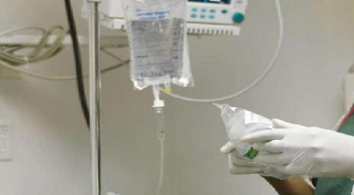 হাসপাতালে ২ হাজার আইভি স্যালাইন দিলেন আমু