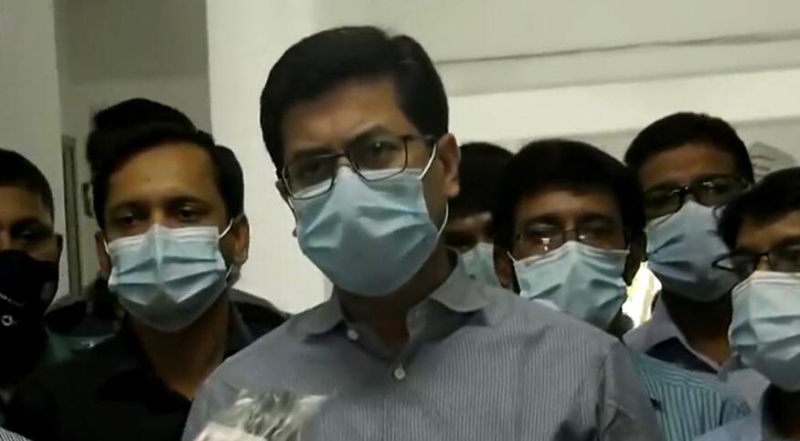 করোনা: মহানগর হাসপাতালের কার্যক্রম পরিদর্শন করলেন তাপস