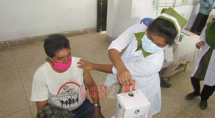 খুলনায় করোনার দ্বিতীয় ডোজ গ্রহণ করেছেন ৬৪ হাজর ৭০০