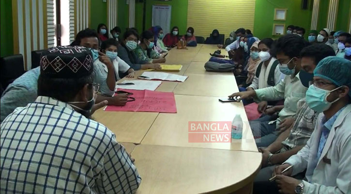টাঙ্গাইলে ইন্টার্নি চিকিৎসকদের অবস্থান ধর্মঘট