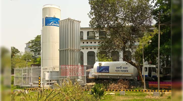 ঢামেকে ২৪ ঘণ্টায় রোগীদের দেওয়া হয়েছে ৮ হাজার লিটার অক্সিজেন