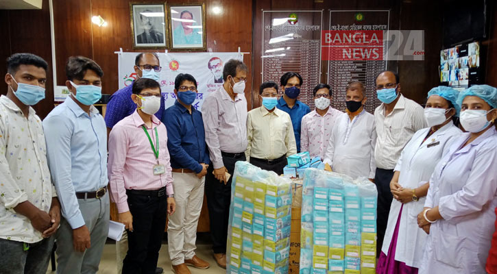শেবাচিম হাসপাতালে ১০ হাজার মাস্ক দিলেন ব্যবসায়ীরা