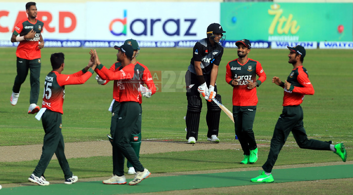 ৯ রানেই ৪ উইকেট নেই নিউজিল্যান্ডের