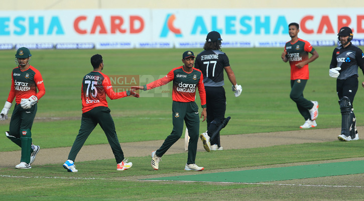 ৬০ রানেই গুটিয়ে গেল নিউজিল্যান্ড