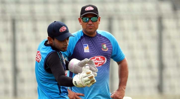 রিভার্স সুইপে মুশফিক দুর্দান্ত : ডমিঙ্গো