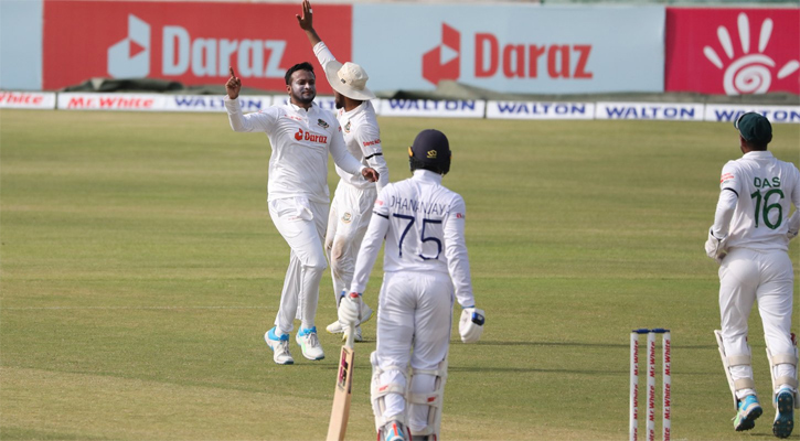 ধনঞ্জয়াকে বিদায় করলেন সাকিব