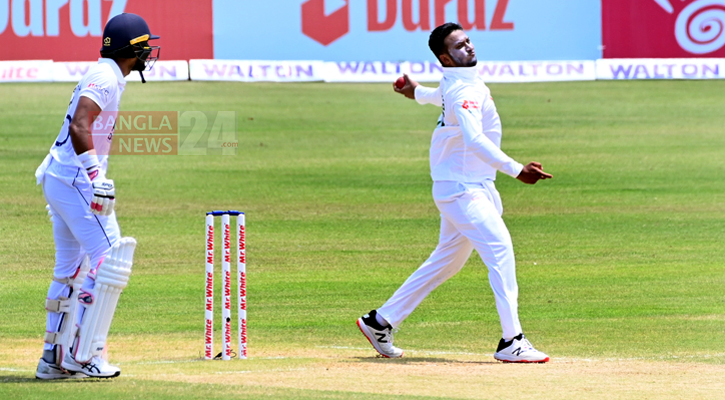 লাঞ্চের পর সাকিবের জোড়া আঘাত