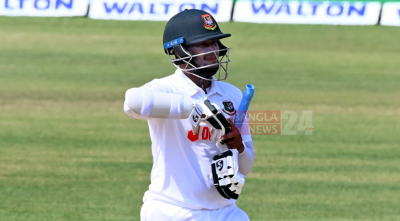 ধৈর্য হারিয়ে উইকেট বিলিয়ে দিলেন সাকিব