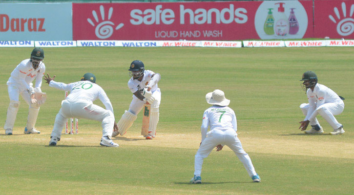 দিনের শুরুতে শ্রীলঙ্কার লিড