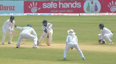 দিনের শুরুতে শ্রীলঙ্কার লিড