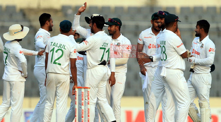 রোদ-বৃষ্টির লুকোচুরির সঙ্গী আফসোস