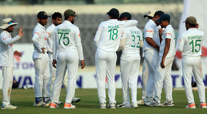 নির্বিষ বোলিংয়ে উইকেটহীন প্রথম ঘণ্টা