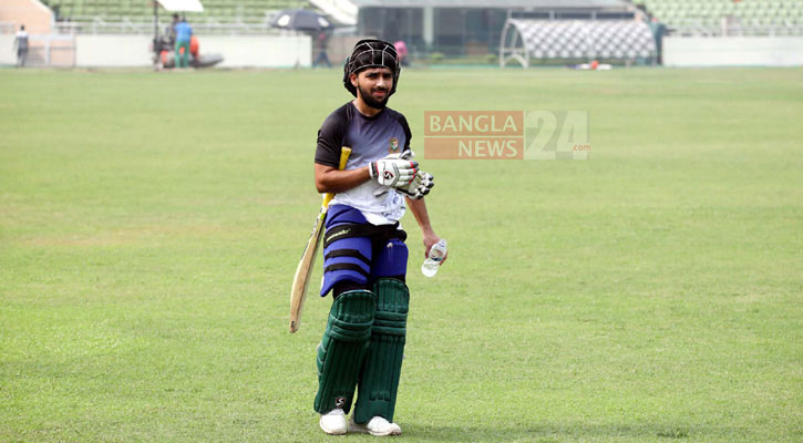অধিনায়কত্ব ছেড়ে ‘ব্যাটার’ মুমিনুলের ফেরার লড়াই