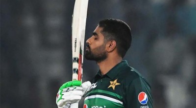 বাবরের রেকর্ডের দিনটা নিজেদের করল পাকিস্তান