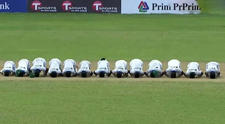 সেজদা দিয়ে উদযাপন, রংপুরের শিশুদের প্রশংসা মুশফিকের