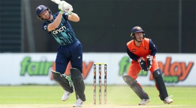 ওয়ানডেতে ৪৯৮ রান তুলে ইংল্যান্ডের নতুন বিশ্বরেকর্ড