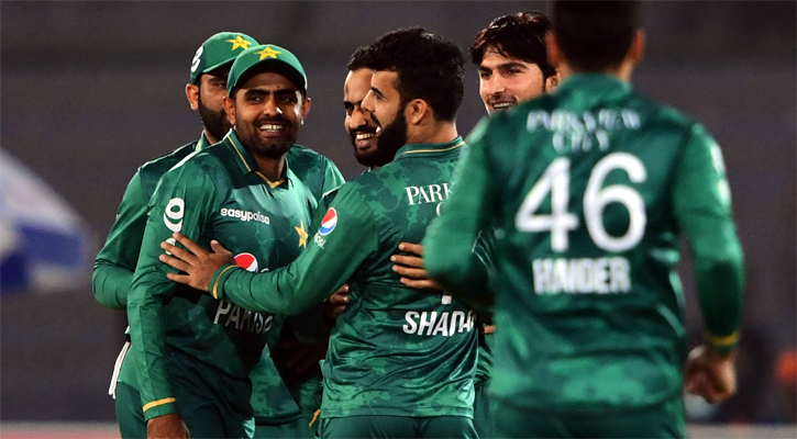 পাকিস্তানের কেন্দ্রীয় চুক্তিতে ৩৩ ক্রিকেটার